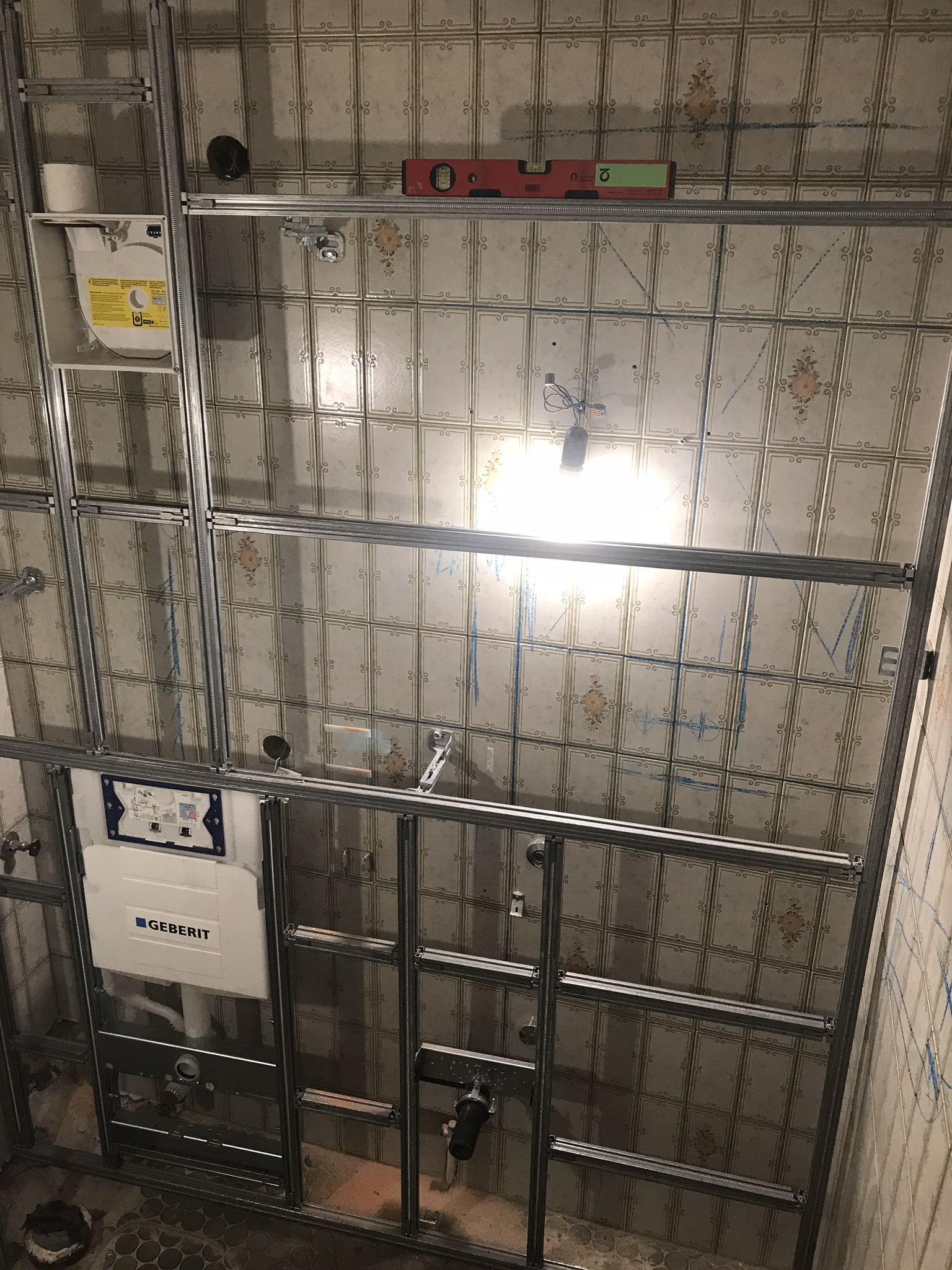 Badsanierung in Ludwigsburg-Pflugfelden mit Erneuerung der Sanitär- und Elektrotechnik vorher