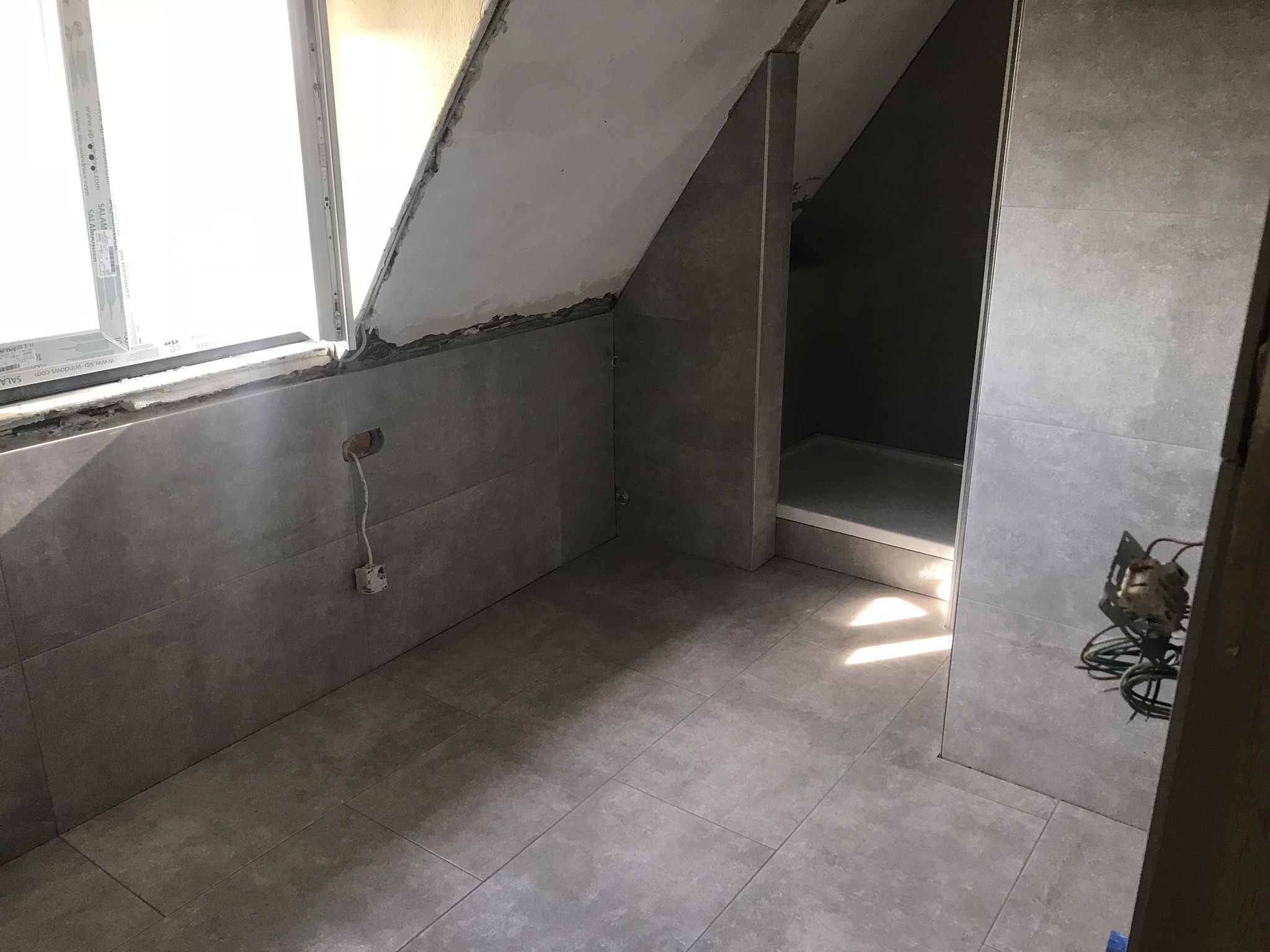 Fliesenarbeiten, Bodenaufbau und Untergrundvorbereitung bei einer Altbausanierung in Untertürkheim nachher