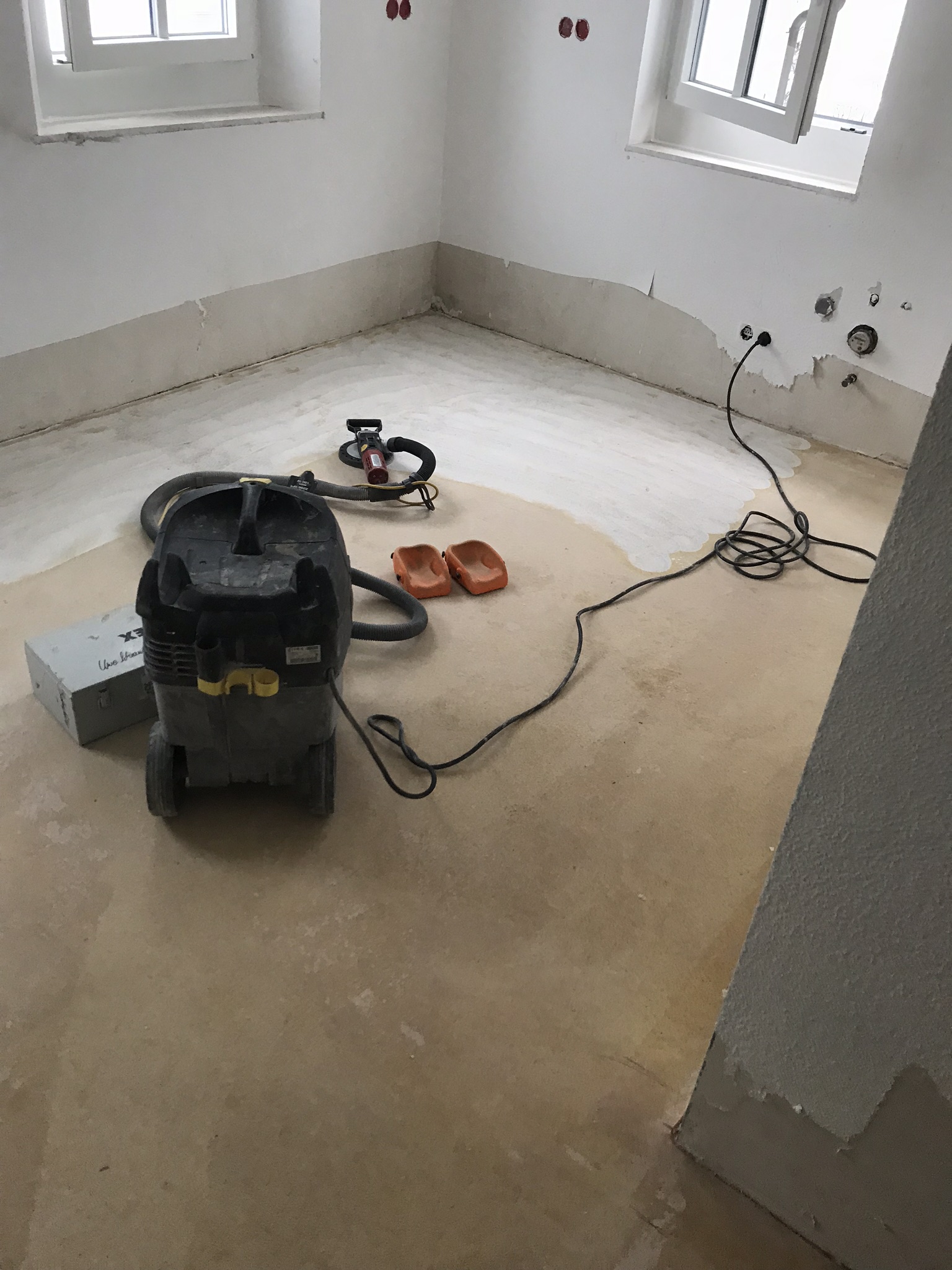 Hochwertiger Granitboden nach Rückbau und Untergrundvorbereitung in Backnang vorher