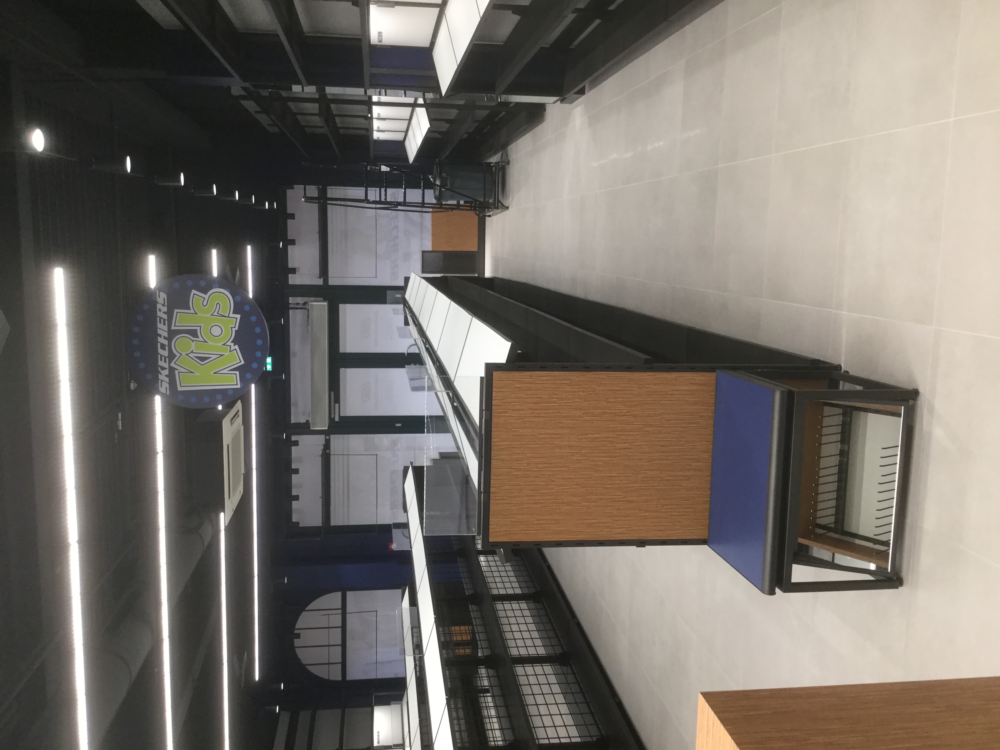 Umbau einer Ladeneinheit zu einem Schuhgeschäft in Wolfsburg vorher